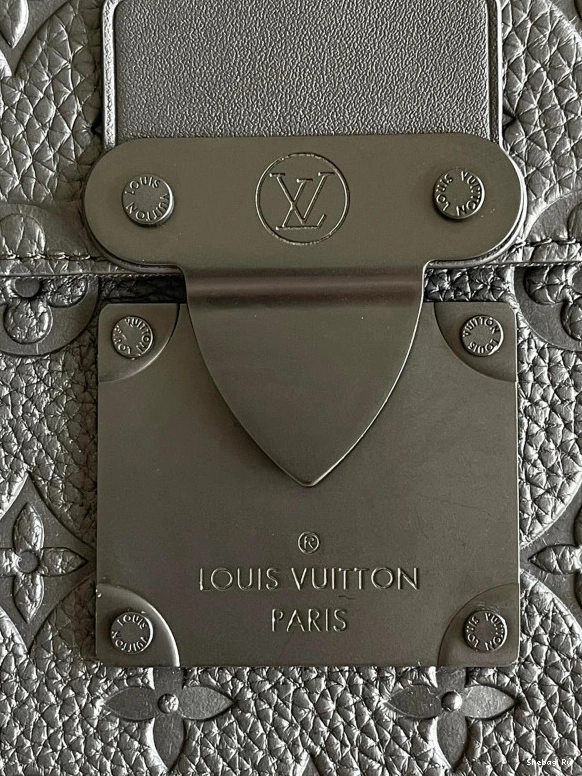 POUCH LOUIS VUITTON LOCK A4 S 0730